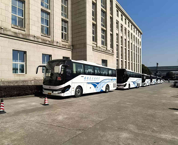 大巴車(chē)